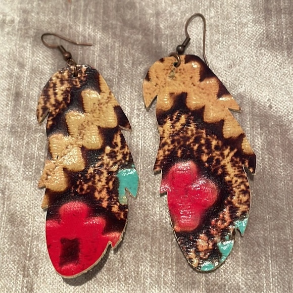 Southwest Style Leather Earrings - Picture 5 of 5